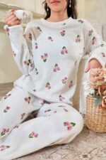Beyaz Çiçek Desenli Pijama Takımı