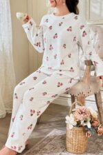 Beyaz Çiçek Desenli Pijama Takımı