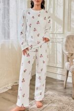 Beyaz Çiçek Desenli Pijama Takımı