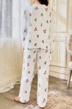 Beyaz Çiçek Desenli Pijama Takımı