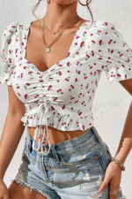 Beyaz Kiraz Desenli Drape Detaylı Kalp Yaka Karpuz Kol Crop Bluz