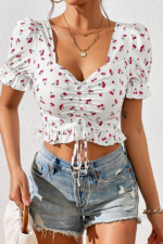 Beyaz Kiraz Desenli Drape Detaylı Kalp Yaka Karpuz Kol Crop Bluz