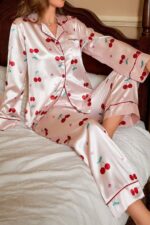 Kadın Toz Pembe Kiraz Desenli Saten Pijama Takımı 7065