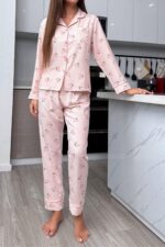 Pembe Kiraz Desenli Cep Detaylı Uzun Kollu Gömlek Yaka Pijama Takımı